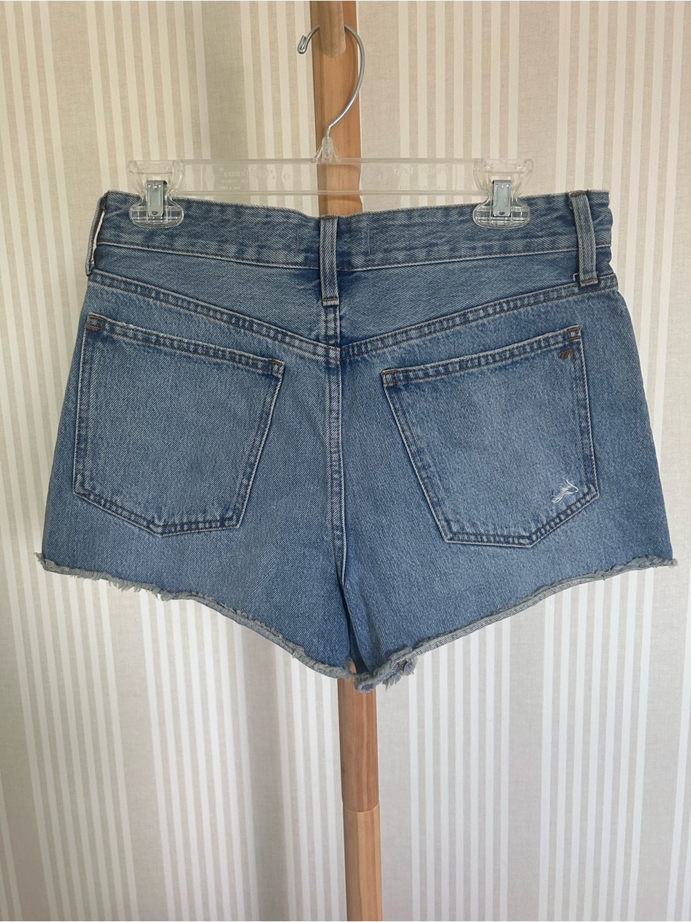 Madewell Relaxed Denim Shorts in
Homecrest Wash Distressed Women’s Size 27 NWOT - Picture 6 of 10
